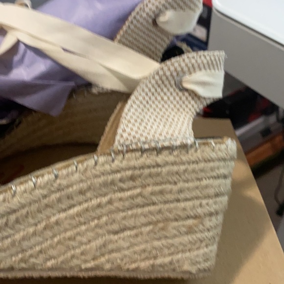Women’s Espadrilles - Picture 3 of 6
